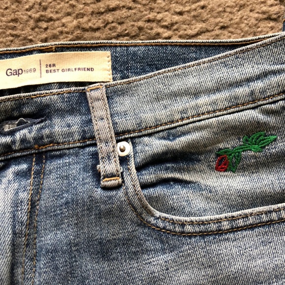 Embroidered Gap boyfriend jeans - Picture 3 of 7